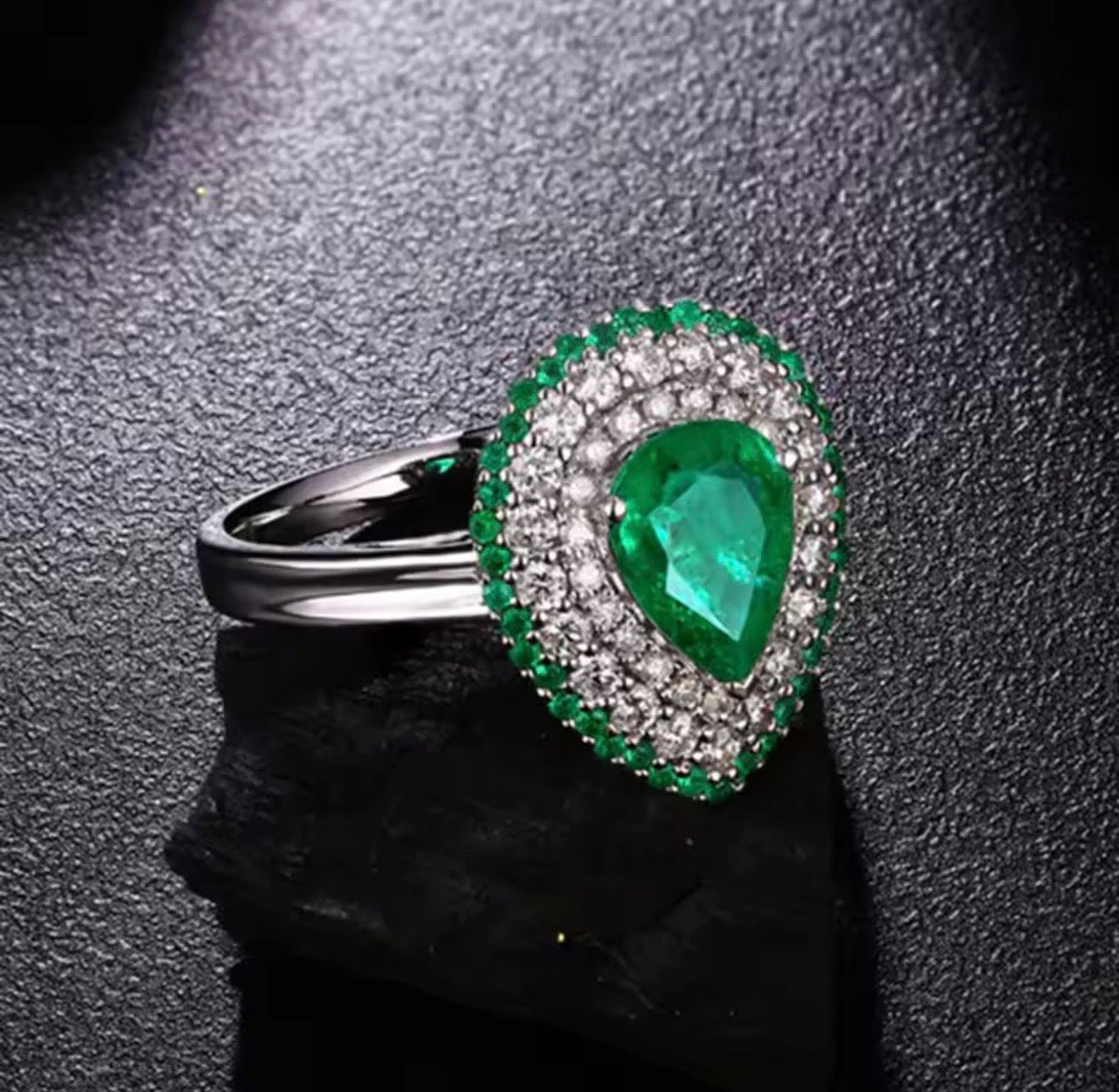 Prsten ze 14kt zlata s diamantem 1,01 ct ve tvaru smaragdu 