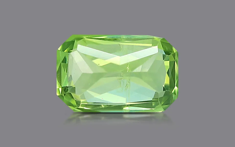 Natural green sapphire gemstone, 1.34 carats, octagonal cut, green color, VS/SI clarity, Madagascar origin, untreated, seller's certificate