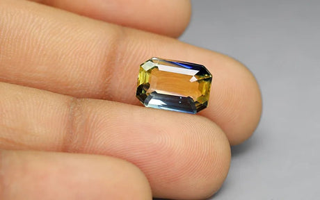 Bicolor Sapphire - 7.14 ct