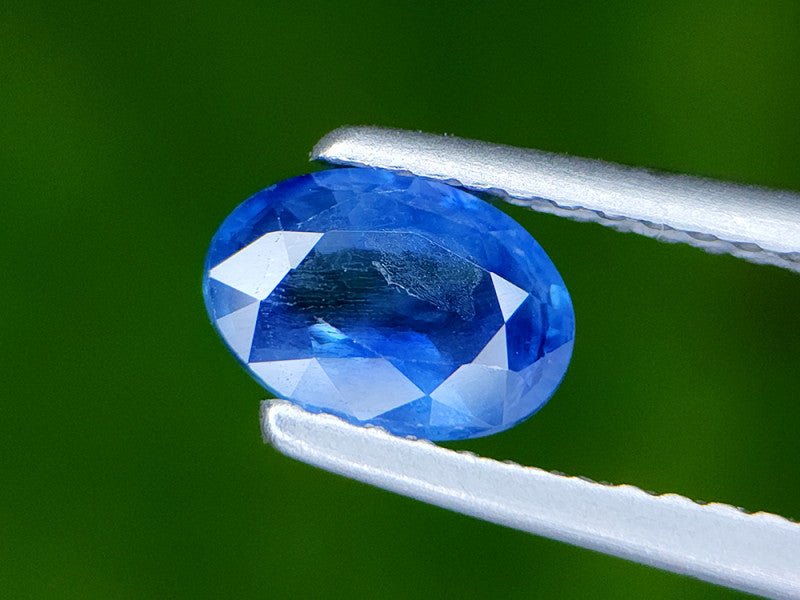 Blue Sapphire - 0.89 ct