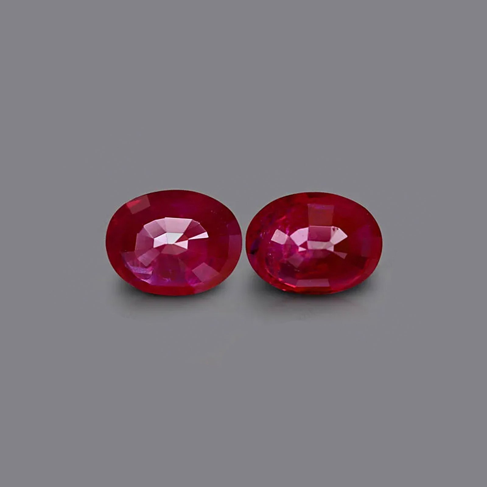 Natural untreated ruby, red, oval cut, 4.13 ct, loose gemstone, view 2.
