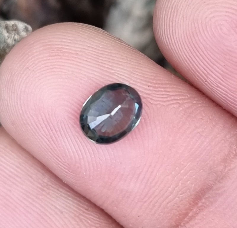 Oval Ceylon blue sapphire 1.02 ct natural loose gemstone back side