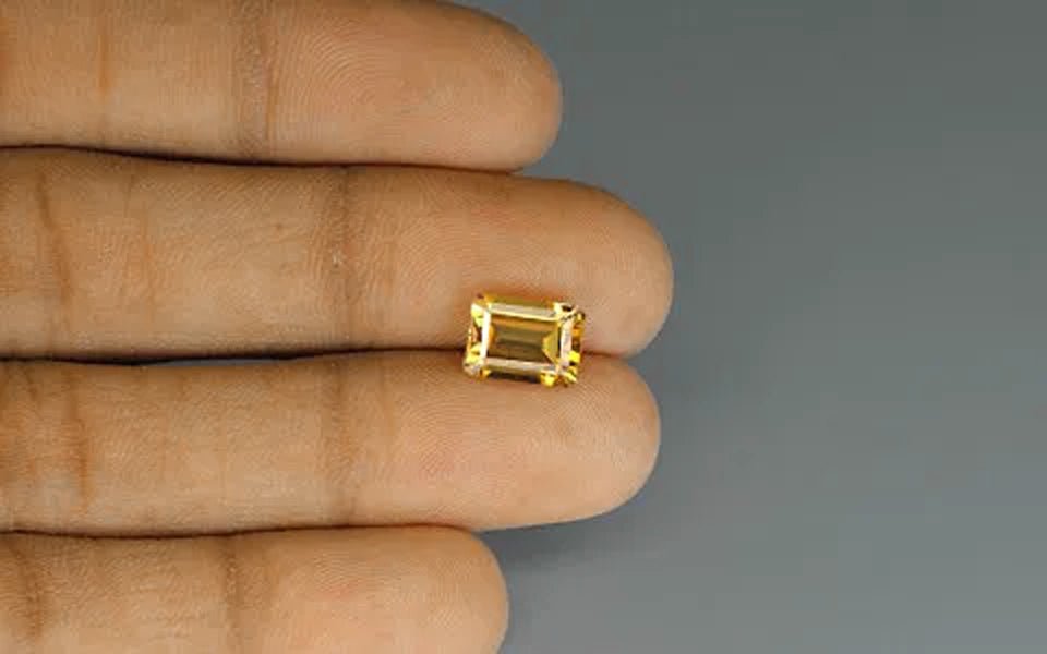 Natural untreated citrine, yellow, emerald cut, 2.82 ct, loose gemstone, view 2.