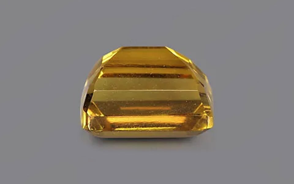 Natural untreated citrine, yellow, emerald cut, 2.82 ct, loose gemstone, view 3.
