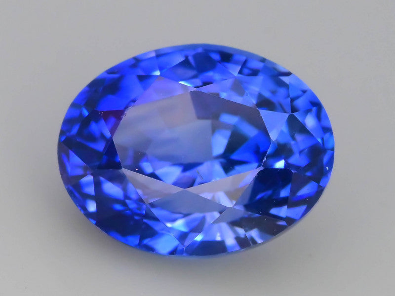 Natural cornflower blue sapphire, 2.27 carats, oval mixed cut, transparent blue color, heated, IGI certified gemstone