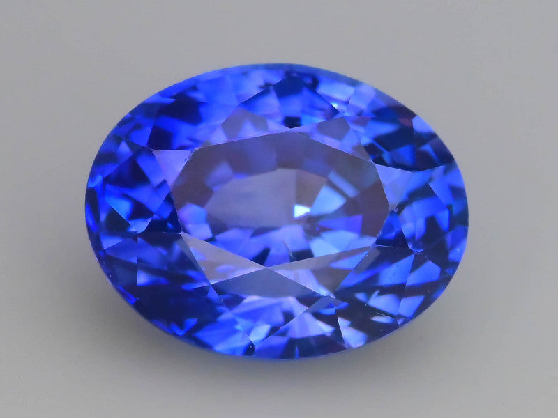 Natural cornflower blue sapphire, 2.27 carats, oval mixed cut, transparent blue color, heated, IGI certified gemstone