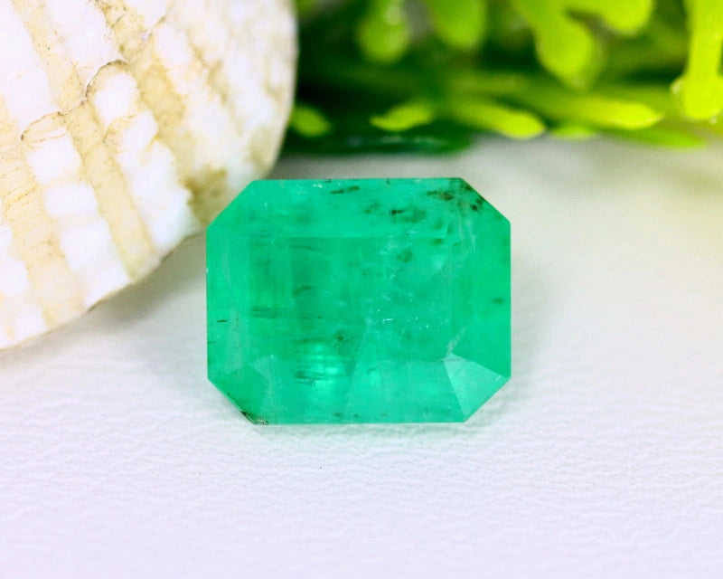 3.79 ct green emerald in oval cut from Zambia, SI clarity, treated with cedar oil