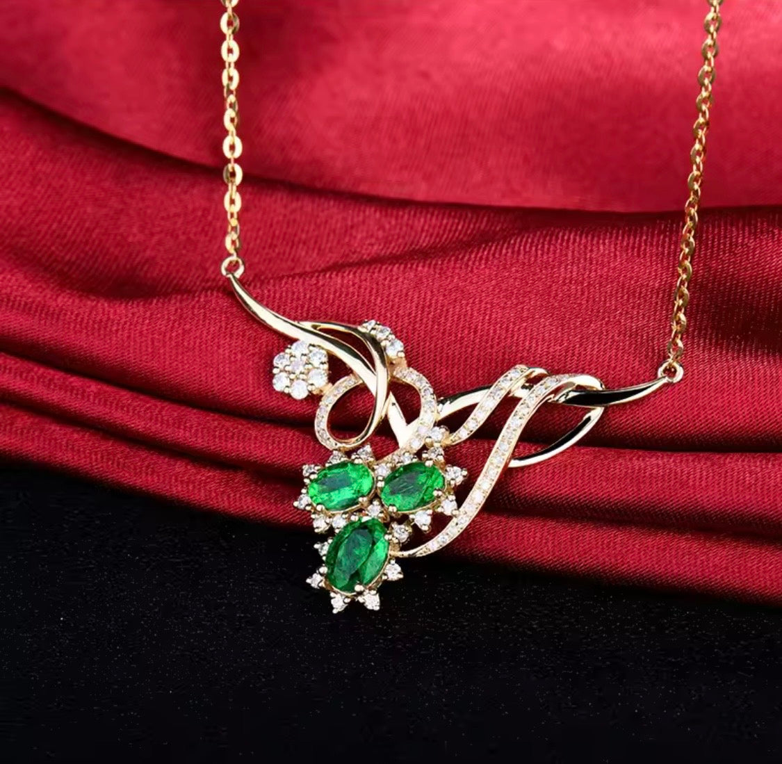 18K gold emerald diamond necklace with 1.72 carat natural emeralds and floral design