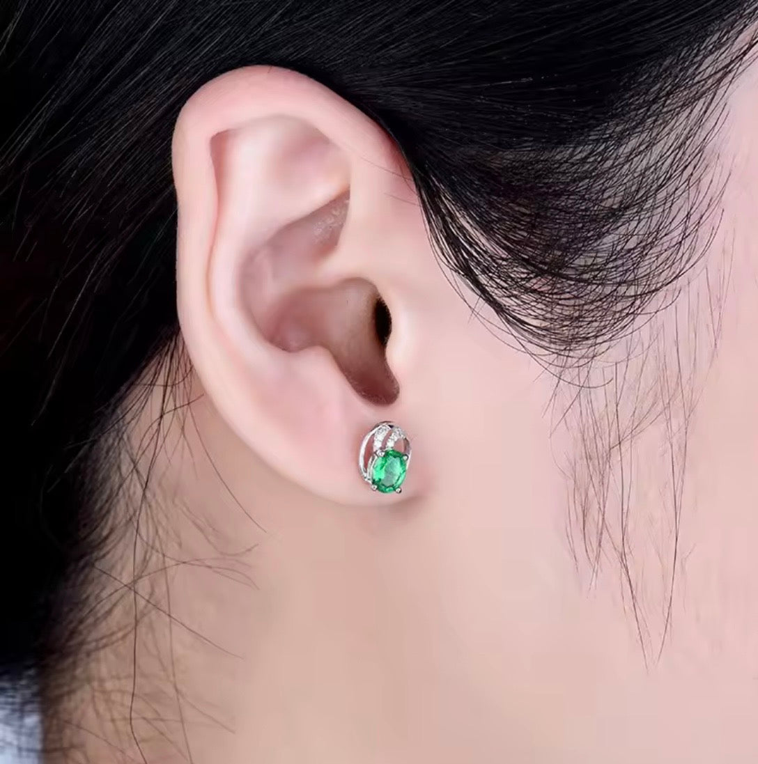 18K gold emerald stud earrings with oval 4x5mm gemstones and vintage swirl design
