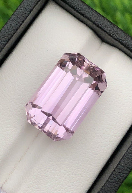 Kunzite 25.40 ct – Light Pink, Octagonal Cut, Untreated