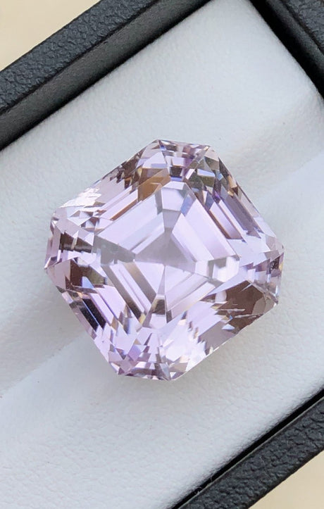 Kunzite 32.40 ct – Light Pink, Asscher Cut