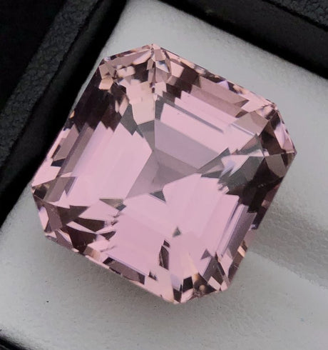 Kunzite 39.60 ct – Light Peach Pink, Square Cut