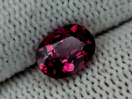 Natural Almandine Garnet 1.51 ct – Oval Cut, Untreated
