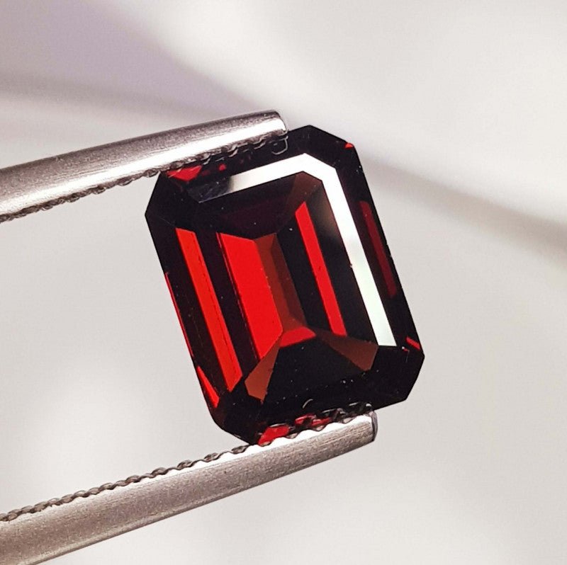 Natural Almandine Garnet 2.69 ct – Octagon Cut, Untreated