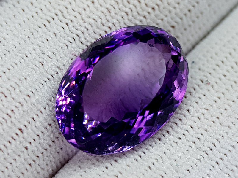 Natural Amethyst 15.59 ct – Purple, Oval Cut, Untreated, ČGL Certified