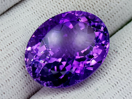 Natural Amethyst 27.03 ct – Purple, Oval Cut, Untreated, ČGL Certified