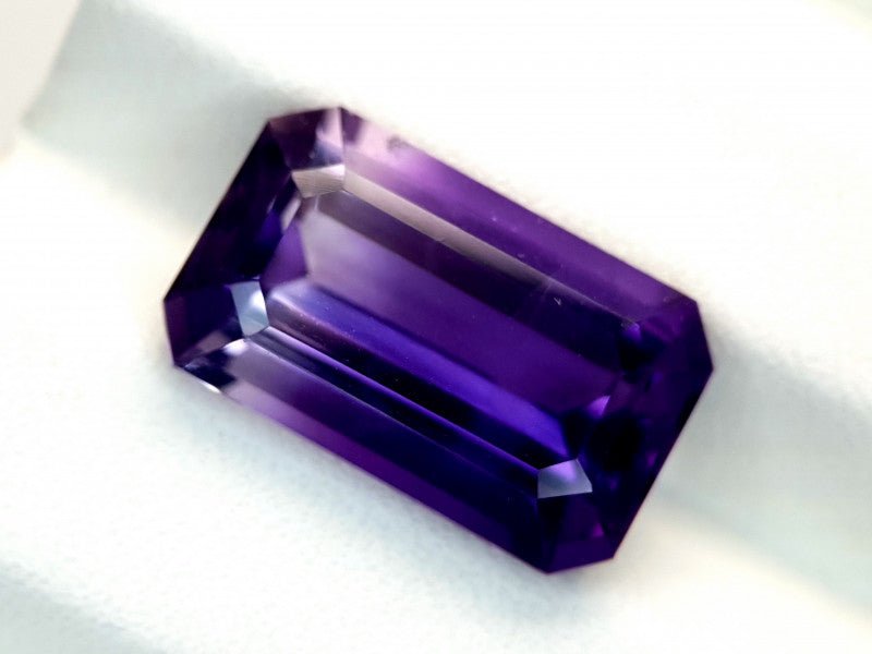 Natural Amethyst 8.50 ct – Bicolor, Octagonal Cut, Untreated