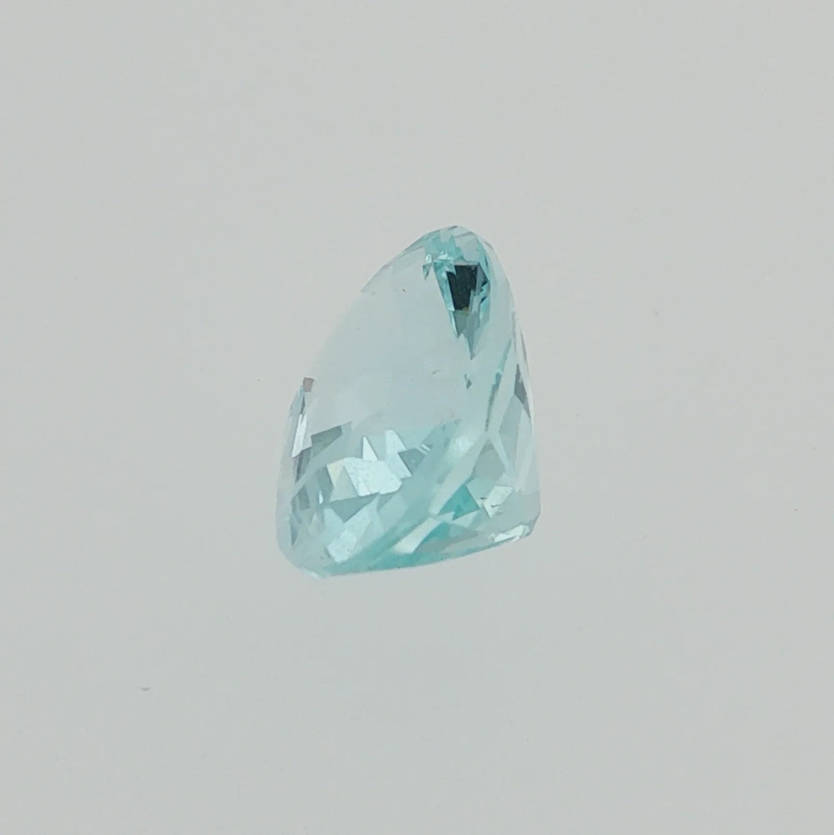 Natural untreated aquamarine, very light, slightly greenish blue, oval cut, 4.28 ct, loose gemstone, view 3.