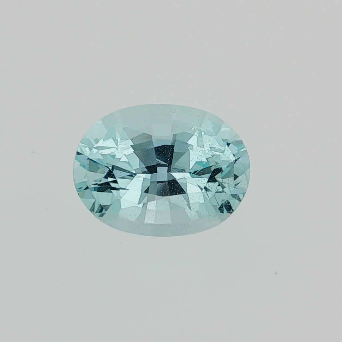 Natural untreated aquamarine, very light, slightly greenish blue, oval cut, 4.28 ct, loose gemstone, view 2.