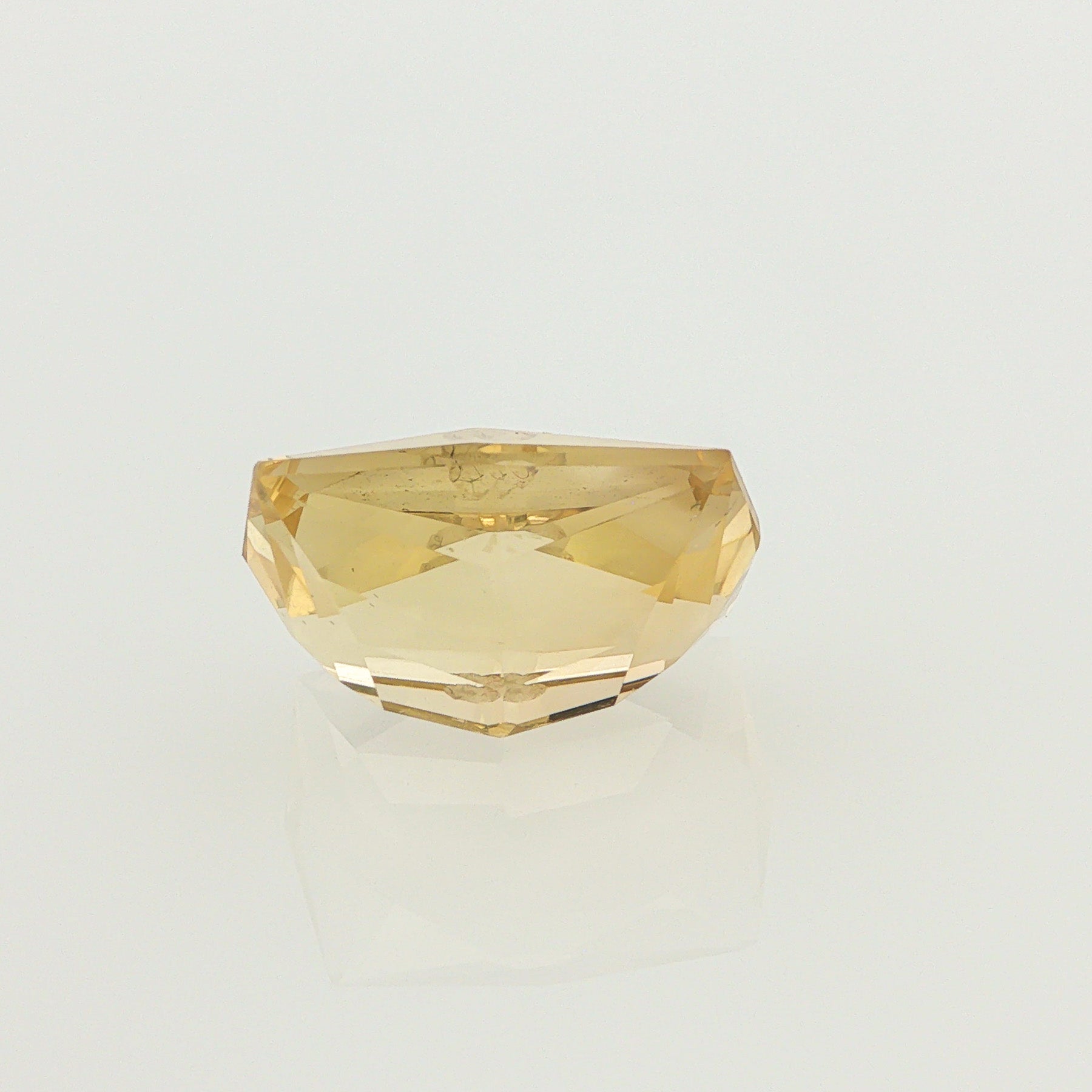 Natural untreated citrine, cushion cut, 10 ct, loose gemstone, view 3.