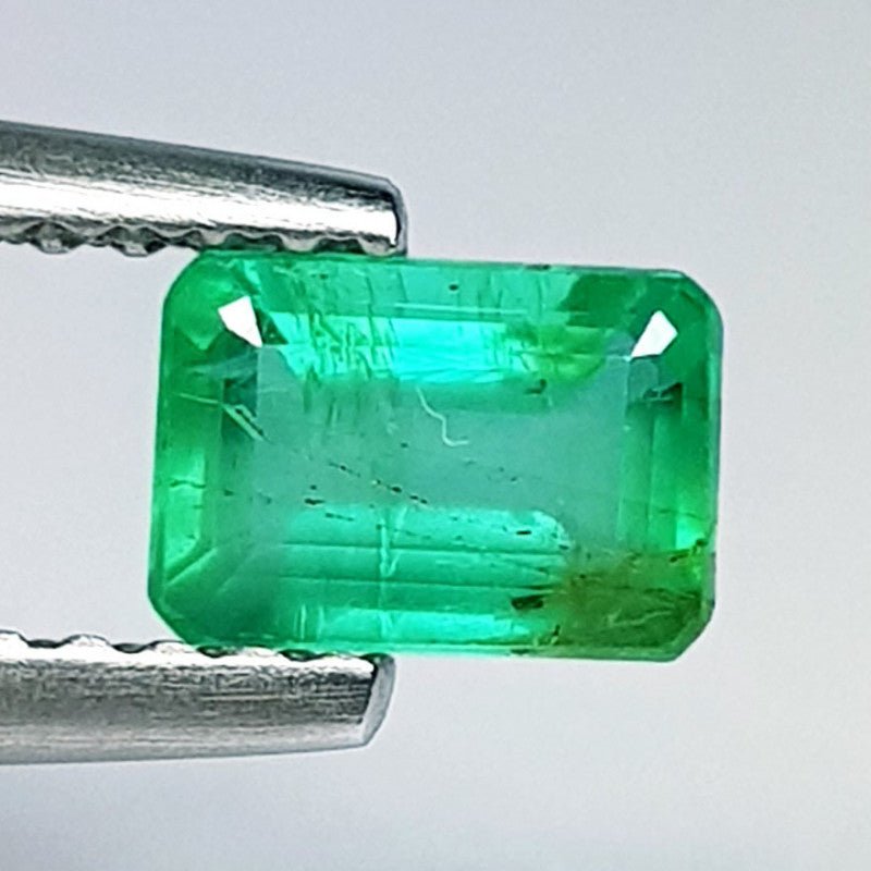 Natural emerald, 0.67 carats, emerald cut, semi-transparent, green color, F2 fracture filling, CGL certified.