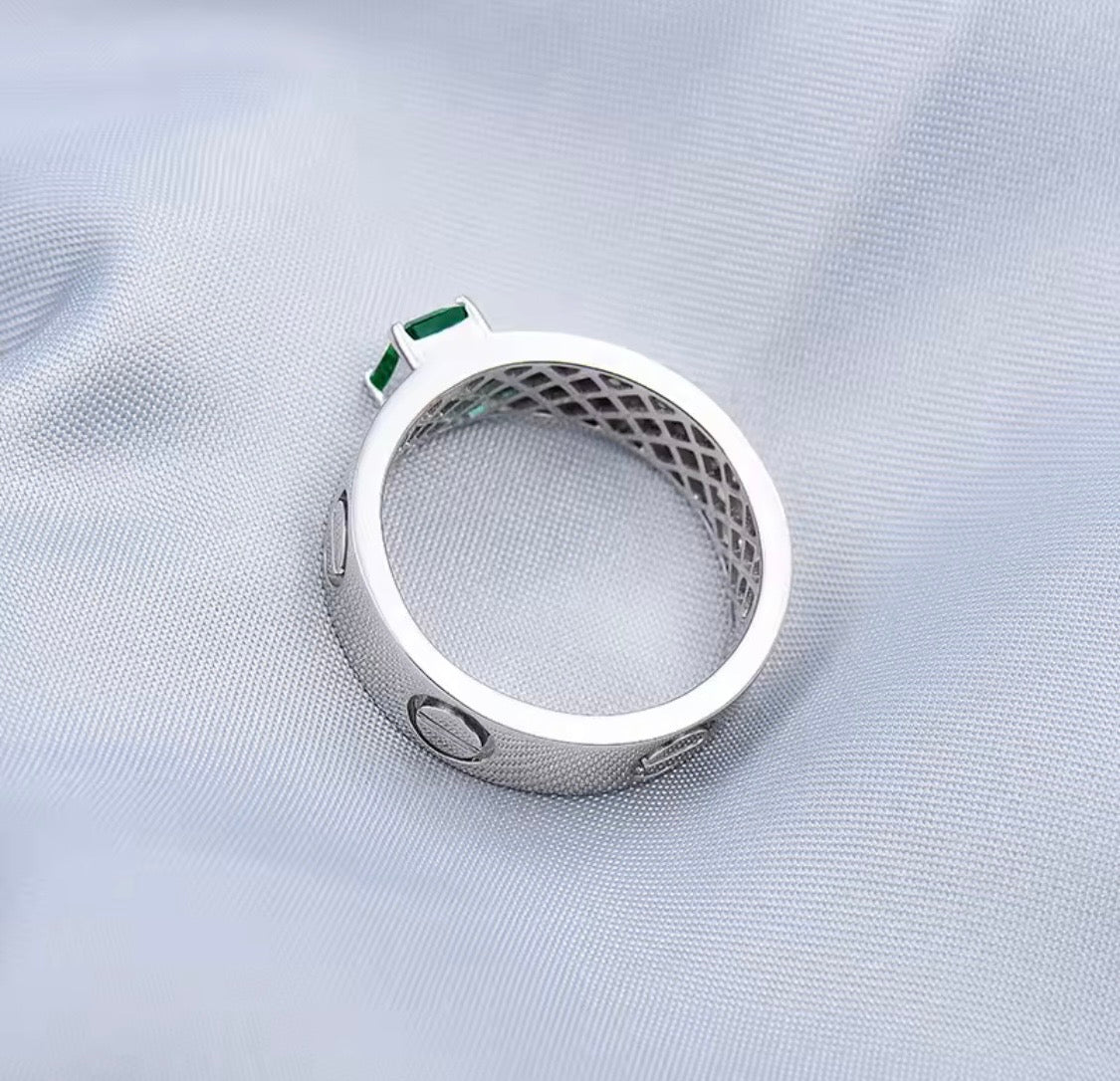 14K white gold natural emerald unisex ring back and setting view