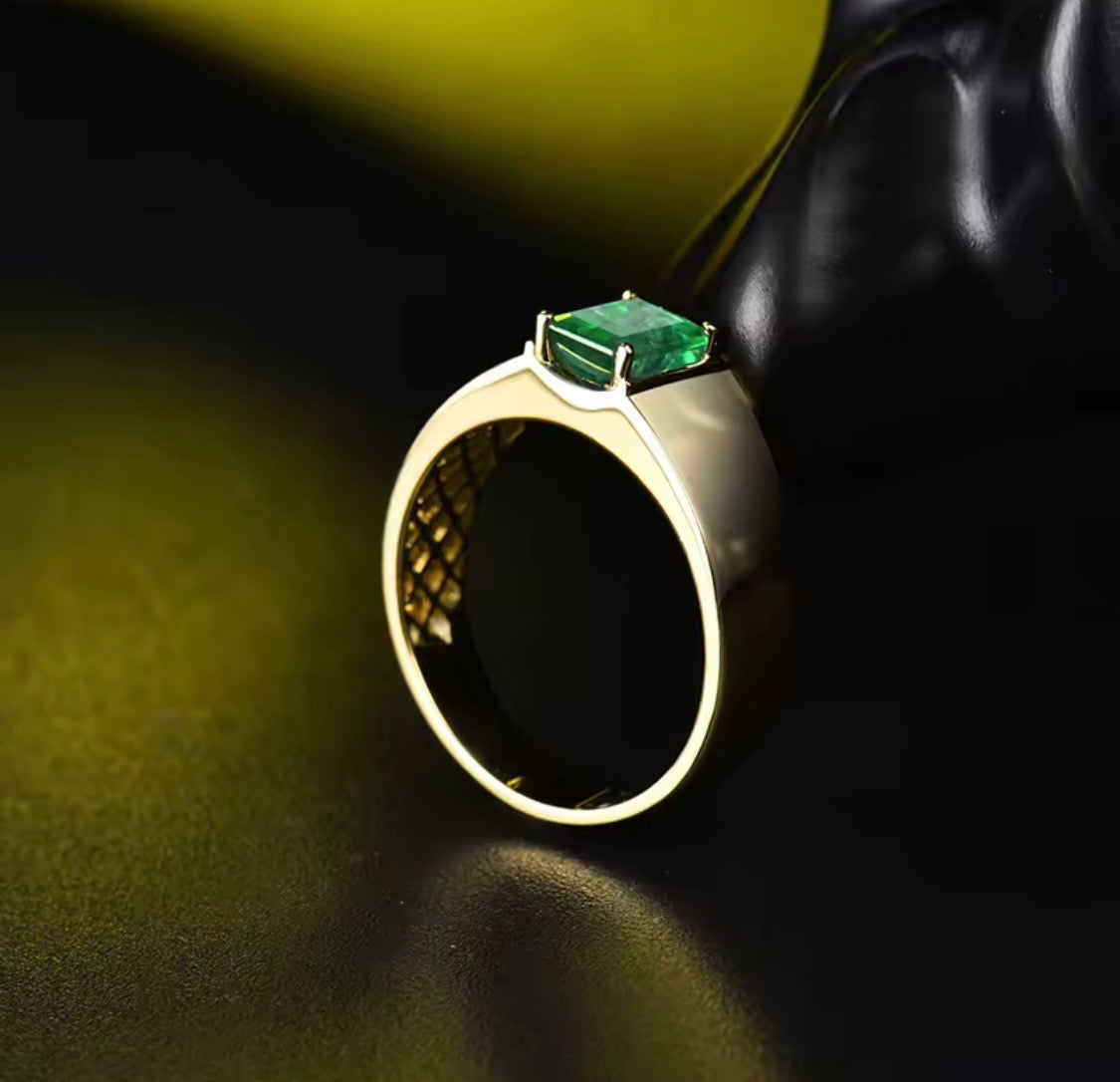 Natural emerald unisex ring in 14K yellow gold side profile