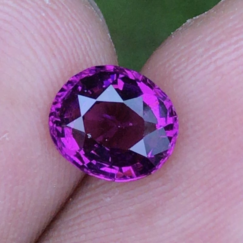 Natural Garnet 1.35 ct – Oval Cut, Untreated, Pinkish Violet
