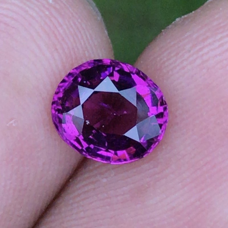 Natural Garnet 1.35 ct – Oval Cut, Untreated, Pinkish Violet