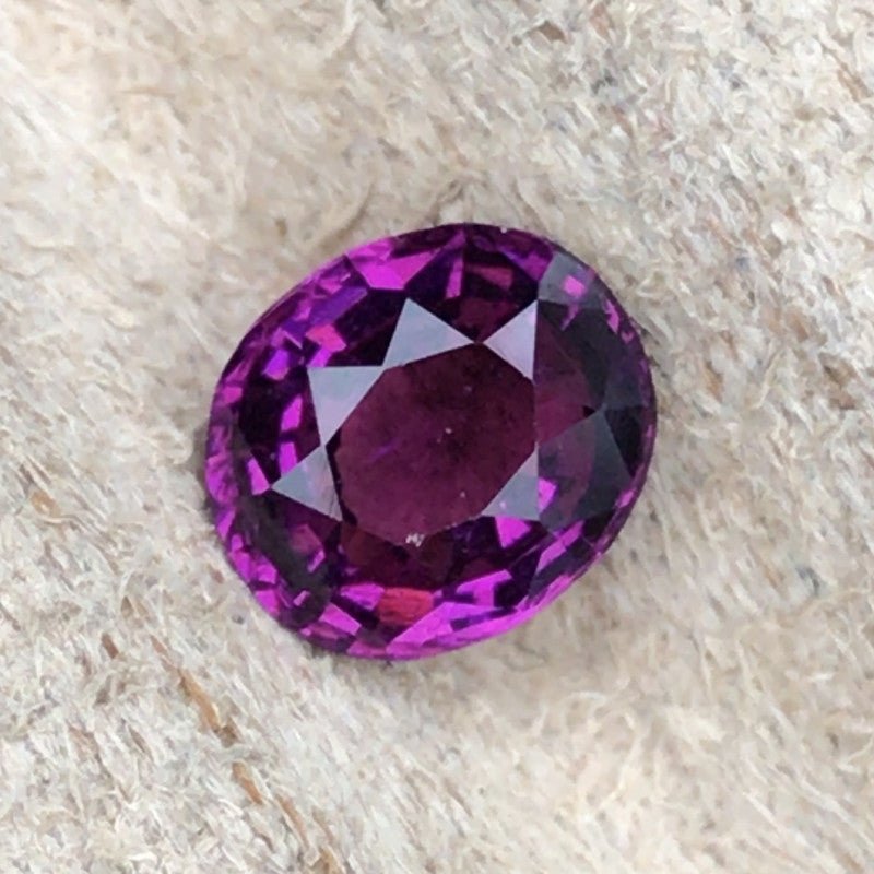 Natural Garnet 1.35 ct – Oval Cut, Untreated, Pinkish Violet
