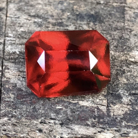 Natural Garnet 3.59 ct – Octagonal Cut, Untreated, ČGL Certified