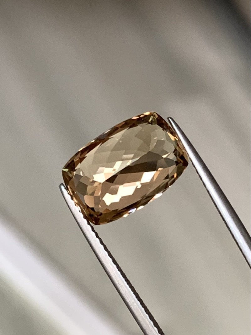 Natural morganite, pinkish-peach, cushion cut, 5.48 ct, loose gemstone.