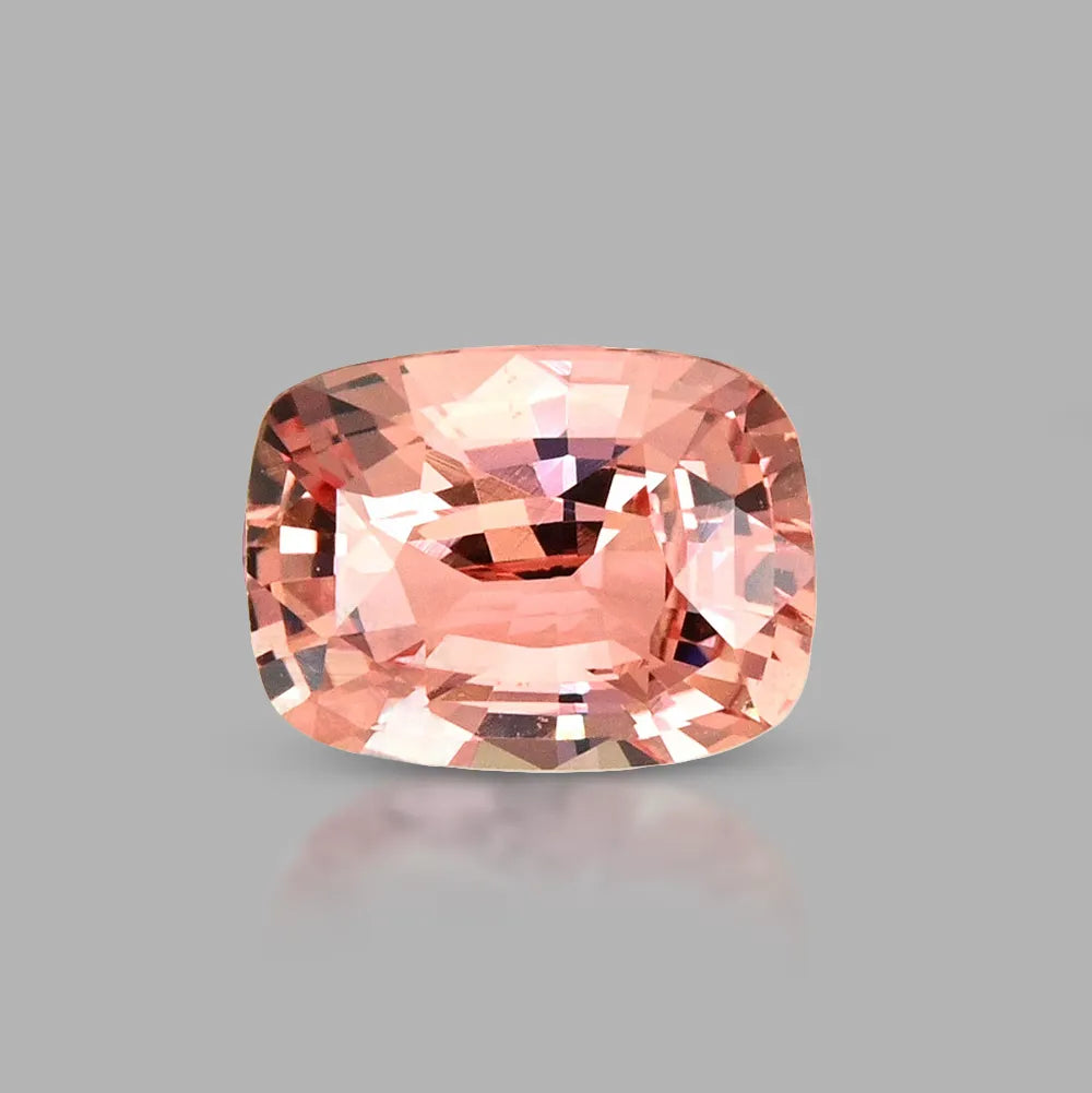 Natural sapphire, loose gemstone.
