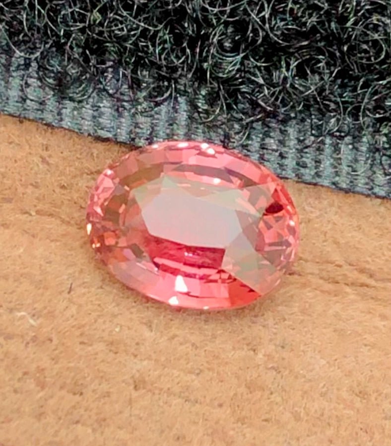 Natural Padparadscha Sapphire 1.51 ct – Oval Cut, Untreated, AIG Certified