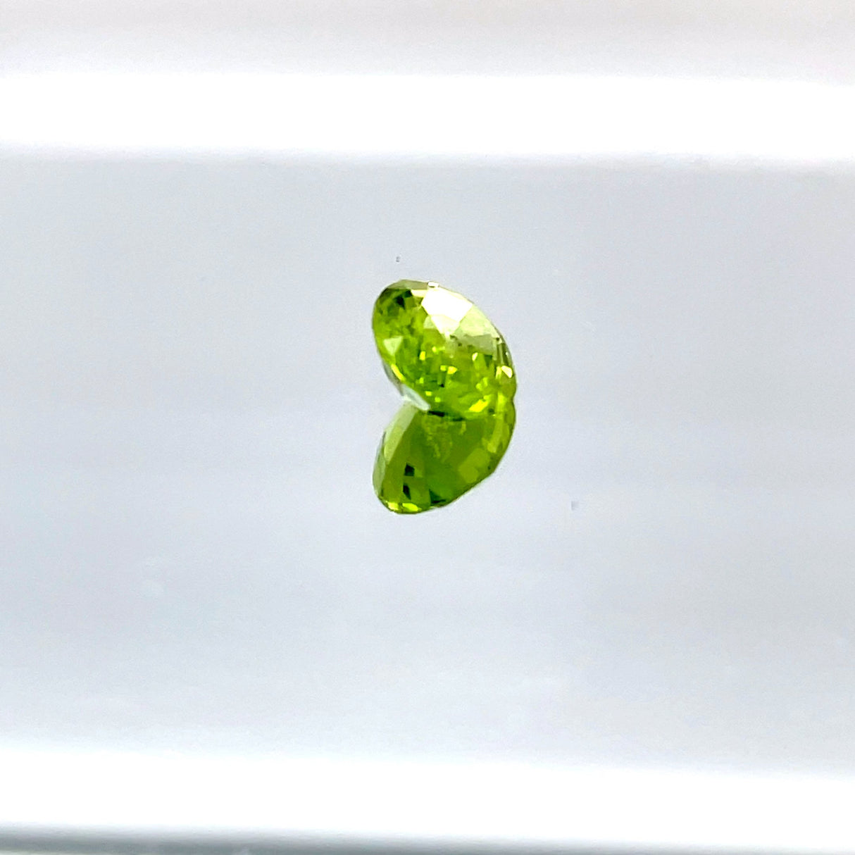 Natural Peridot 1.80 ct – Green, Oval Cut, Untreated