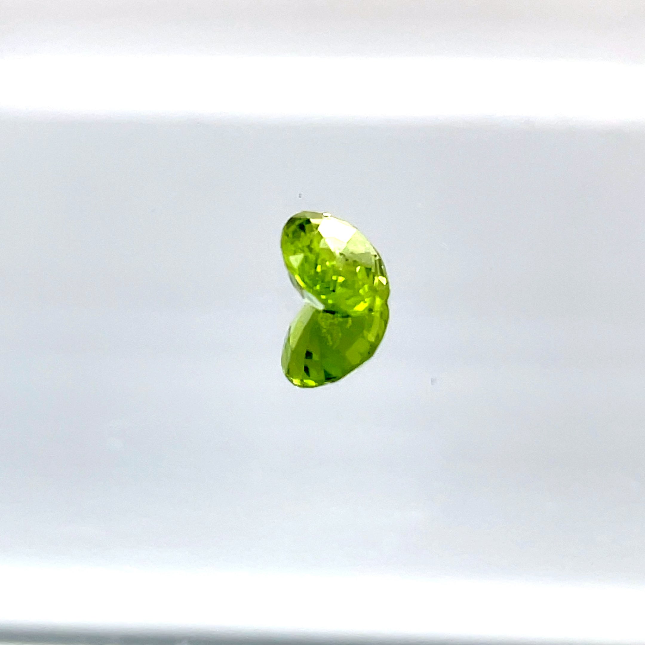 Natural Peridot 1.80 ct – Green, Oval Cut, Untreated