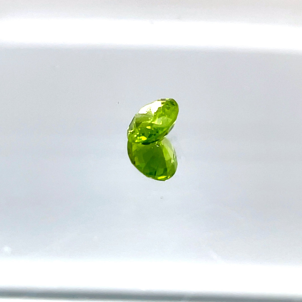 Natural Peridot 1.80 ct – Green, Oval Cut, Untreated