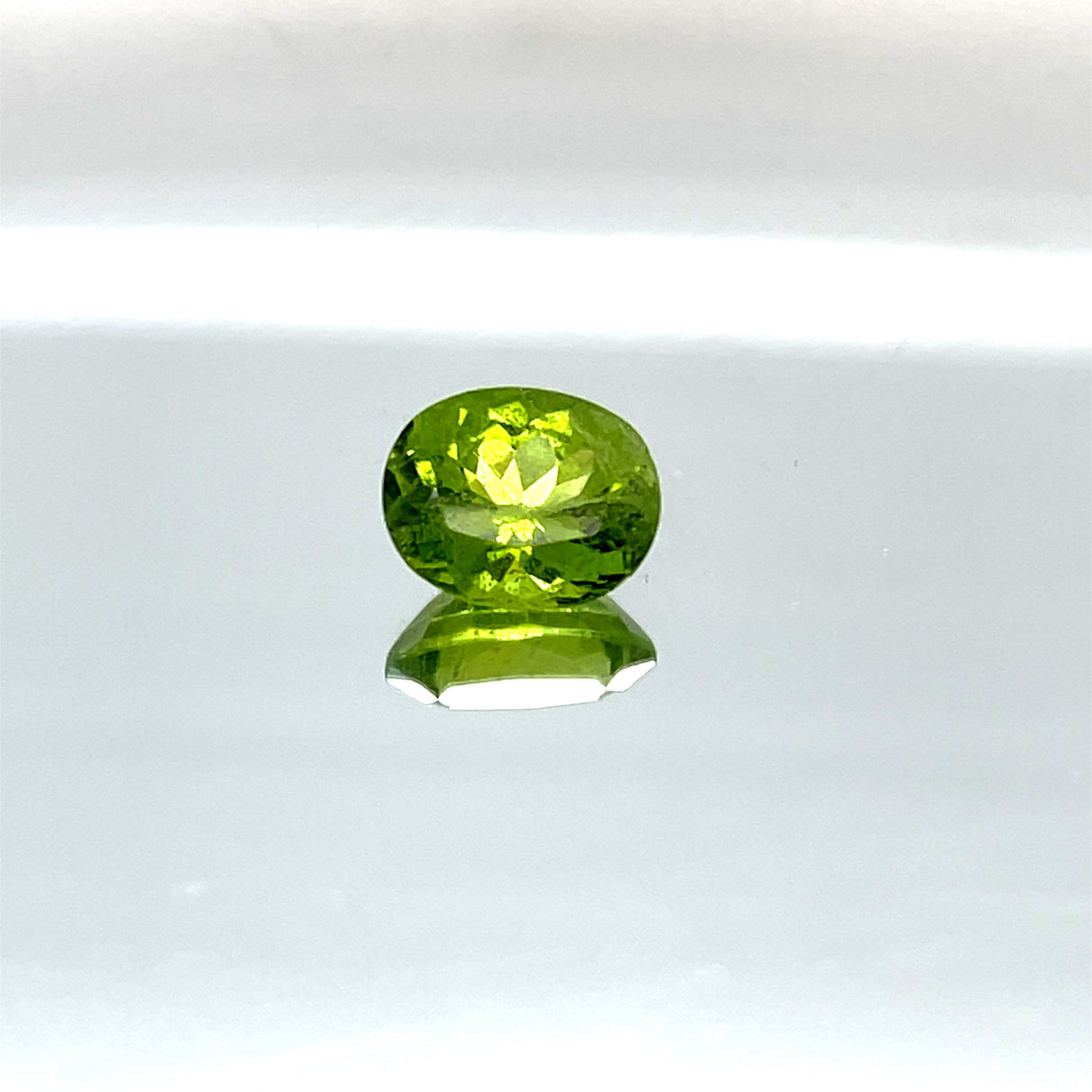 Natural Peridot 3.55 ct – Green, Oval Cut, Untreated