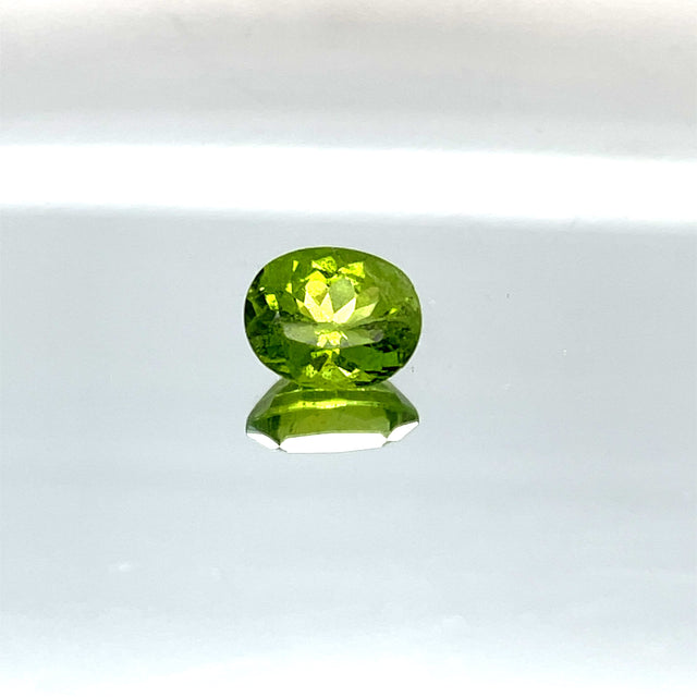 Natural Peridot 3.55 ct – Green, Oval Cut, Untreated