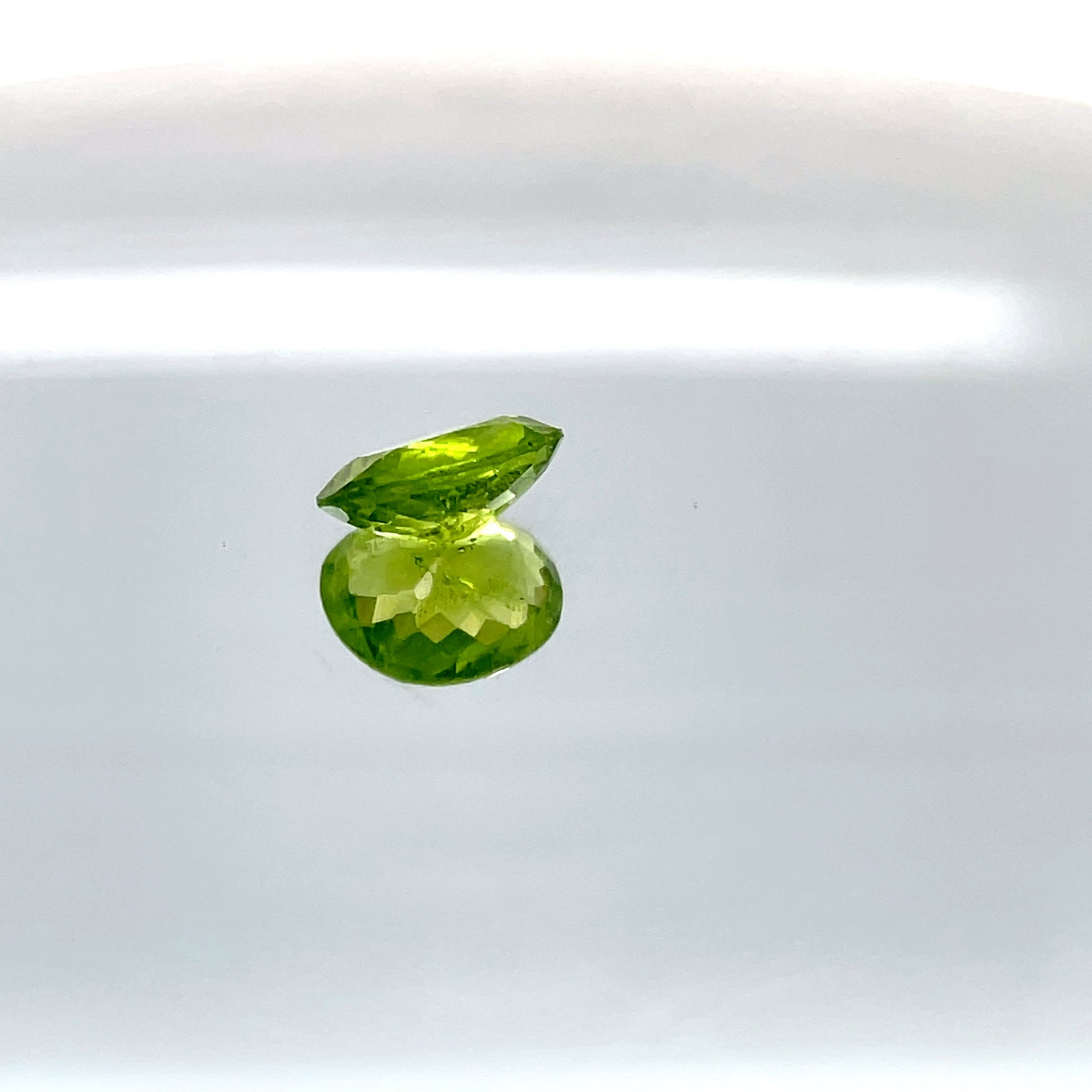 Natural Peridot 4.45 ct – Green, Oval Cut, Untreated