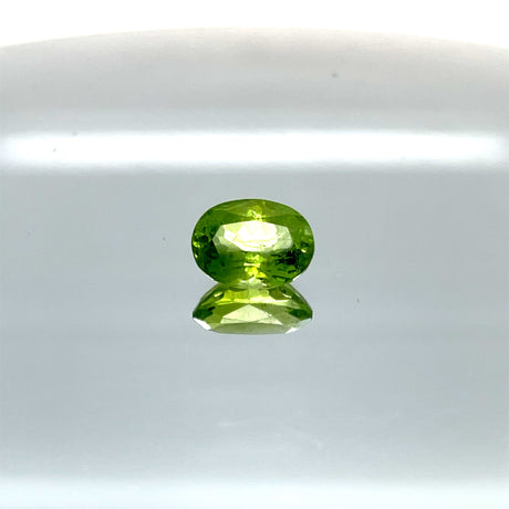 Natural Peridot 4.80 ct – Green, Oval Cut, Untreated