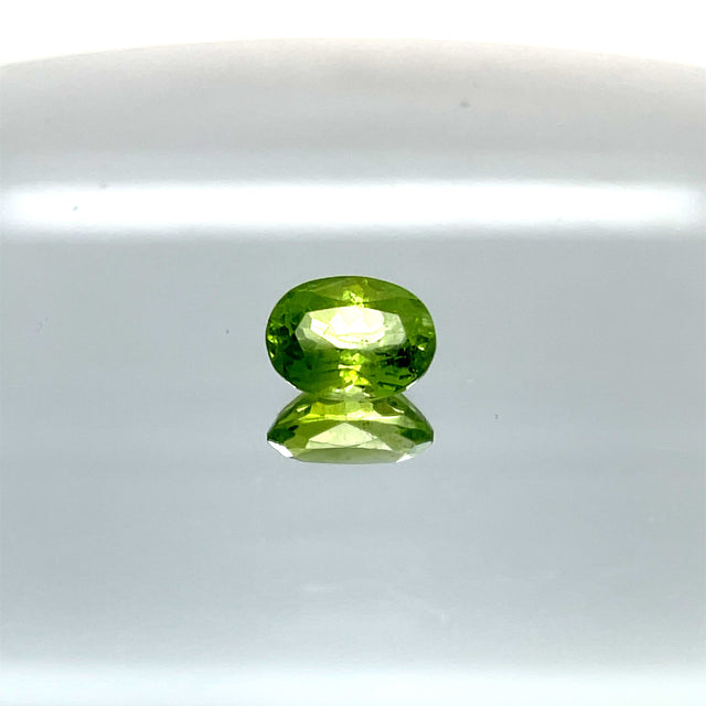 Natural Peridot 4.80 ct – Green, Oval Cut, Untreated