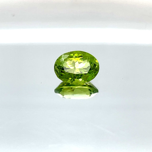 Natural Peridot 4.95 ct – Green, Oval Cut, Untreated