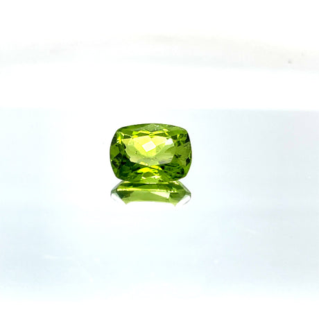 Natural Peridot 5.60 ct – Green, Oval Cut, Untreated