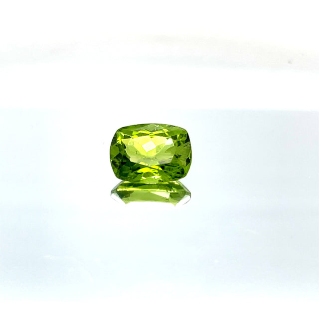 Natural Peridot 5.60 ct – Green, Oval Cut, Untreated