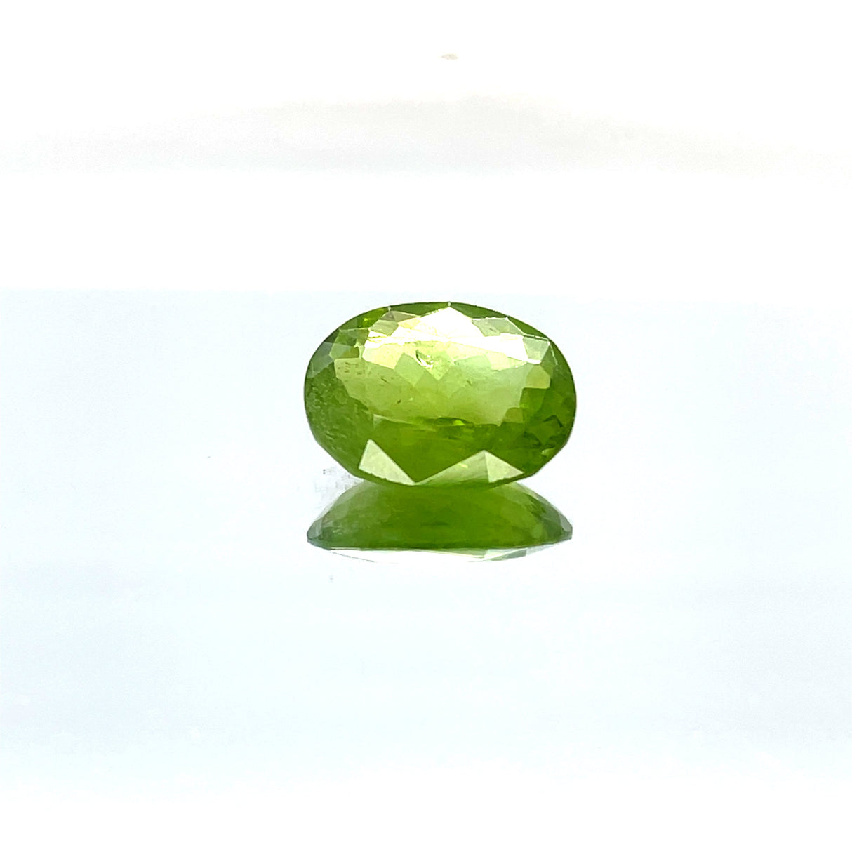 Natural Peridot 6.29 ct – Green, Oval Cut, Untreated