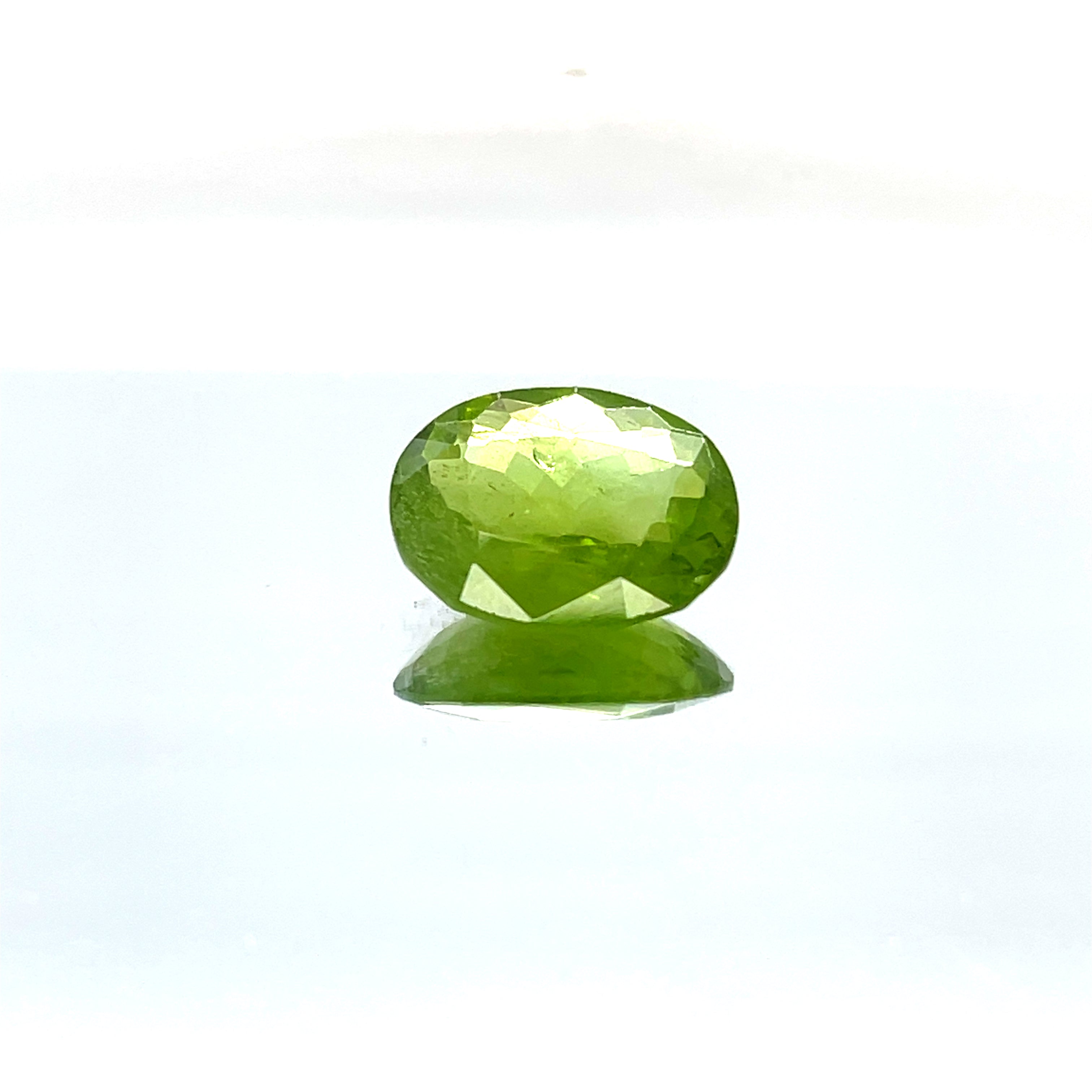 Natural Peridot 6.29 ct – Green, Oval Cut, Untreated