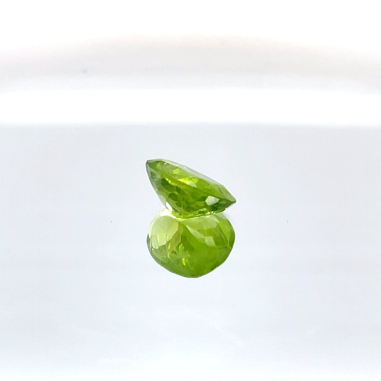 Natural Peridot 6.30 ct – Green, Oval Cut, Untreated