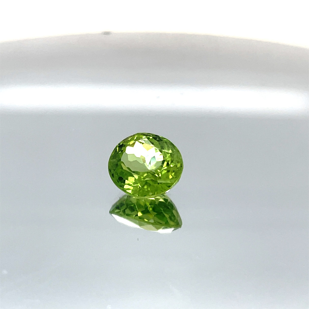 Natural Peridot 6.45 ct – Green, Oval Cut, Untreated