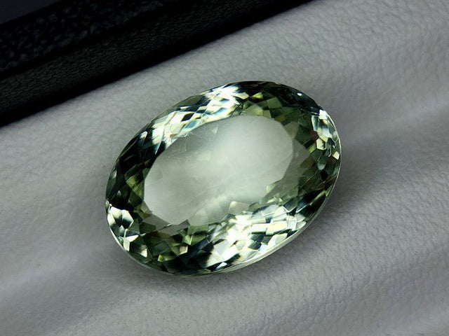 Natural Prasiolite 11.00 ct – Green Amethyst, Oval Cut, Untreated